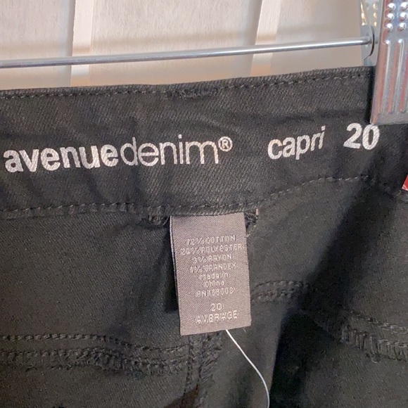 Avenue Capri Stretch Denim with cuff hem New - Picture 5 of 7